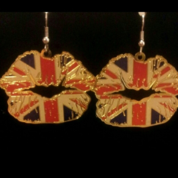 Sold in bubdle!Uk lips earrings! Last pair....