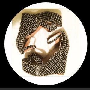 🚫 SOLD ⛔️ Vintage Patterned Wedges ♠️