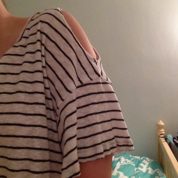 ❌SOLD❌ Free people t-shirt with shoulder slits - Picture 2 of 3