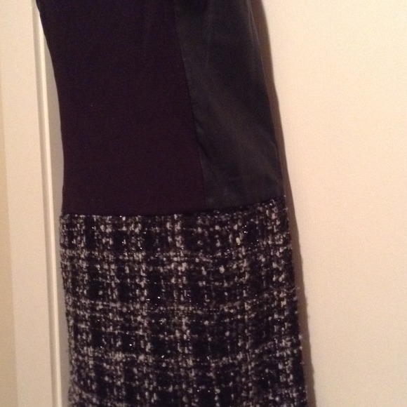 Sophisticated MK dress - Picture 2 of 3