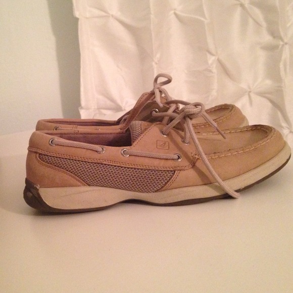 Traditional sperry's - Picture 2 of 3