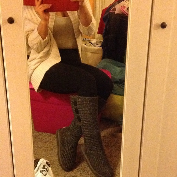 Modeling my uggs - Picture 3 of 4
