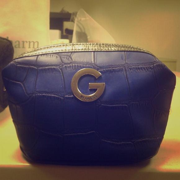 GUESS Make Up Bag with Inside Zipper Pocket
