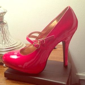 ON HOLD Red nwt pat and leather pumps