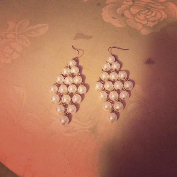 🚫 SOLD ON VINTED 🚫 Pearl Chandelier Earrings