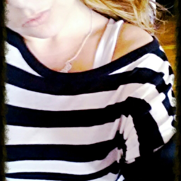 Club Monaco cashmere sweaters tags still on. - Picture 2 of 4