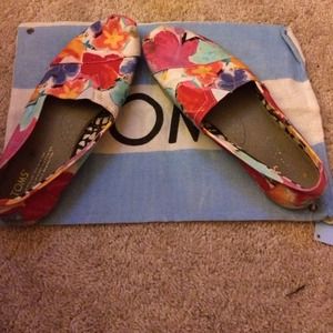 Floral Toms