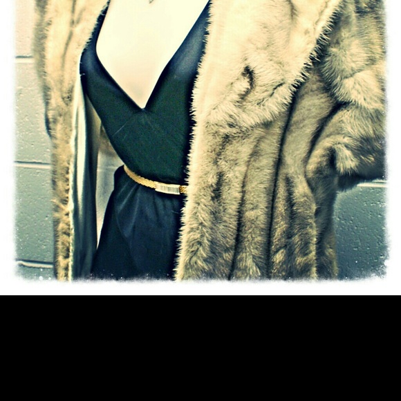 Vintage 1943 Mink Stole / Shawl - Picture 3 of 3