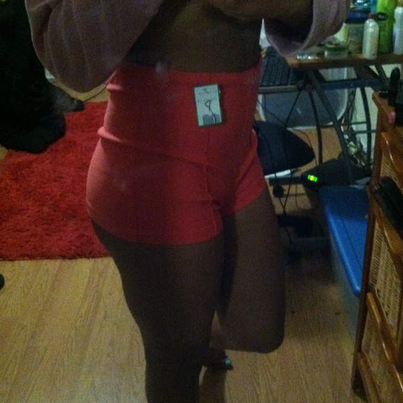 High waist pink shorts - Picture 2 of 2