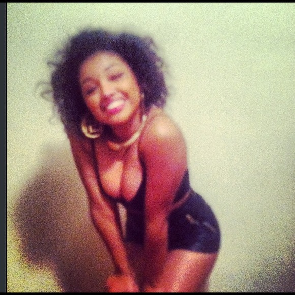 Faux leather shorts - Picture 2 of 4