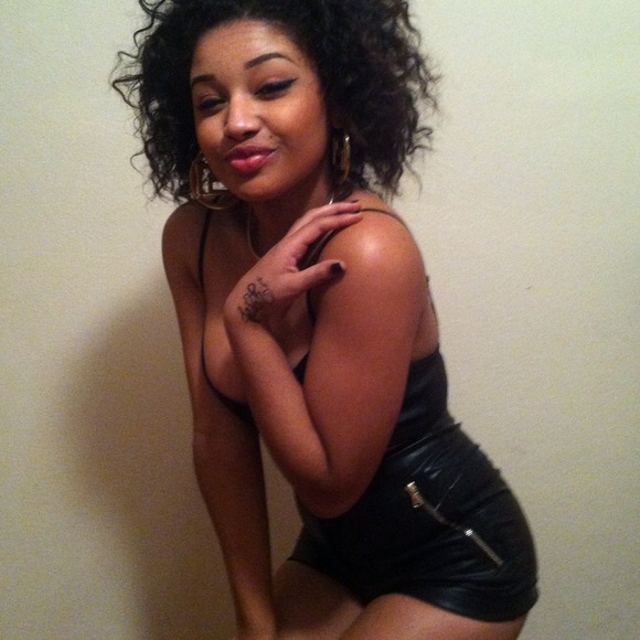 Faux leather shorts - Picture 3 of 4