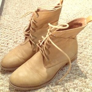 Beige boots
