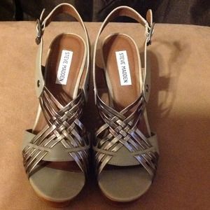 SOLD 🚫❌❌Steve Madden gray sandals! Worn once!