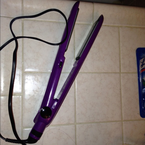 Conair hair straightener. BRAND NEW