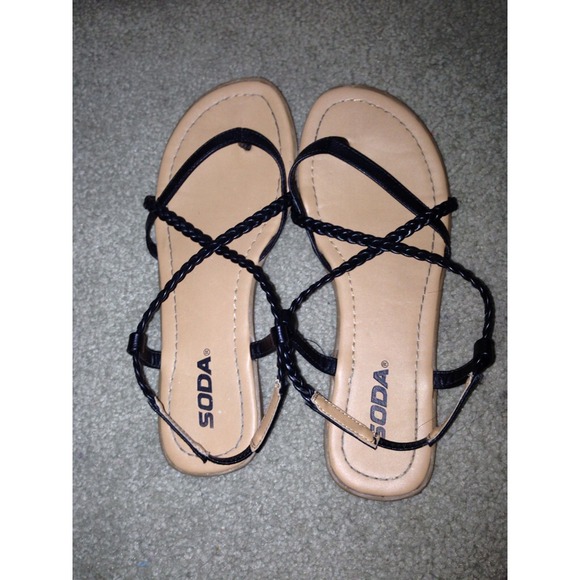 Soda sandals worms 3 times