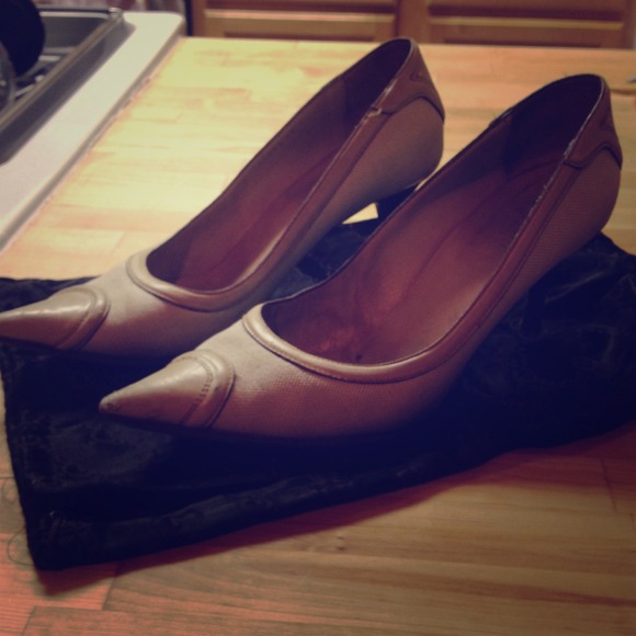 Beige Gucci pumps.
