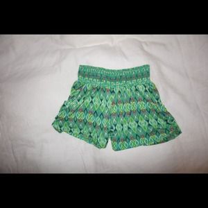 8 pp 💕 MOSSIMO green patterned flowy shorts