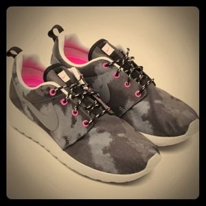 Black and grey camo Nikes 💕