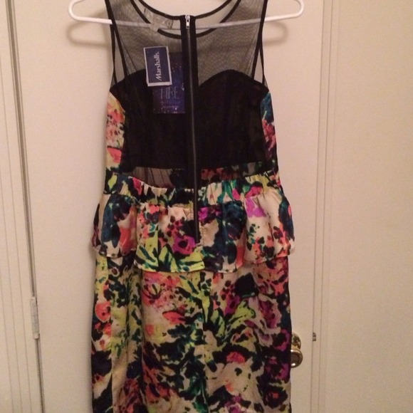 Adorable floral print dress!! - Picture 2 of 2