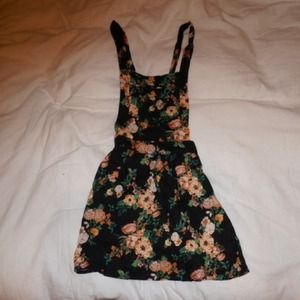 14 pp 💕 FLORAL OVERALL DRESS BRAND NEW