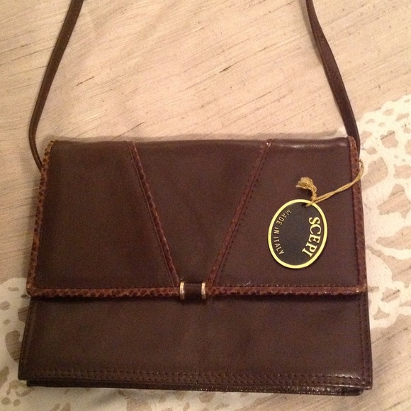 ❌SOLD in bundle❌Vintage SCEPI Leather Purse