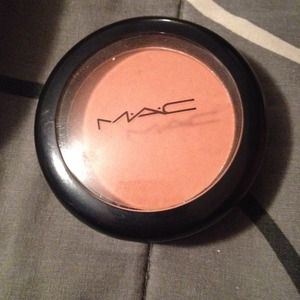 MAC Sheertone Blush Style