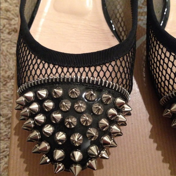 👠 Authentic Louboutin Siouxsie spiked flats 7.5! - Picture 2 of 4