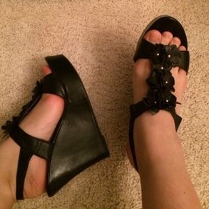 Steve Madden T-strap Wedges