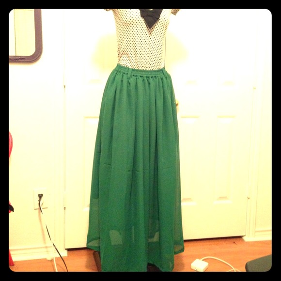 Maxi long scarlet green skirt