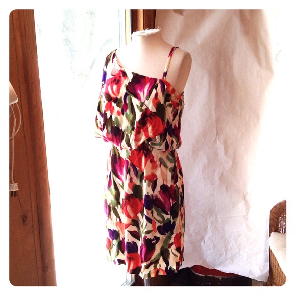 Tropical ruffled sleeve dress