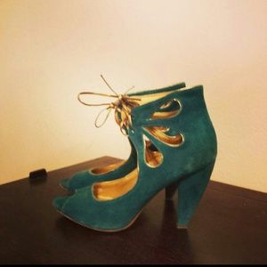 Seychelles teal suede tippytoe heels
