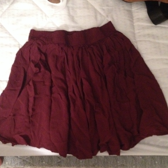 Brandy Melville maroon skirt!