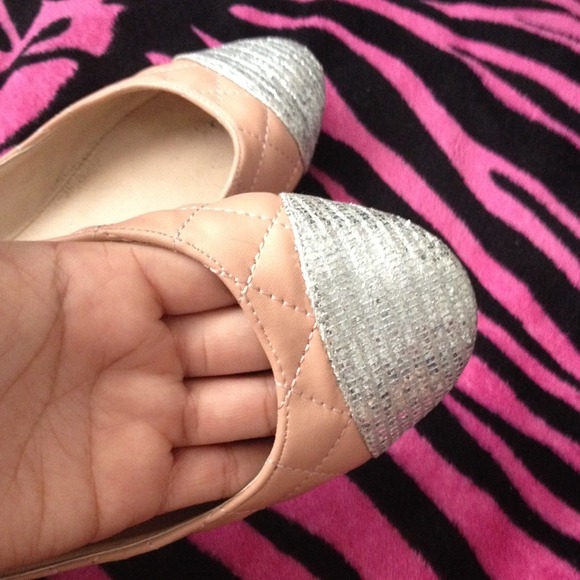 Beige flats - Picture 3 of 3