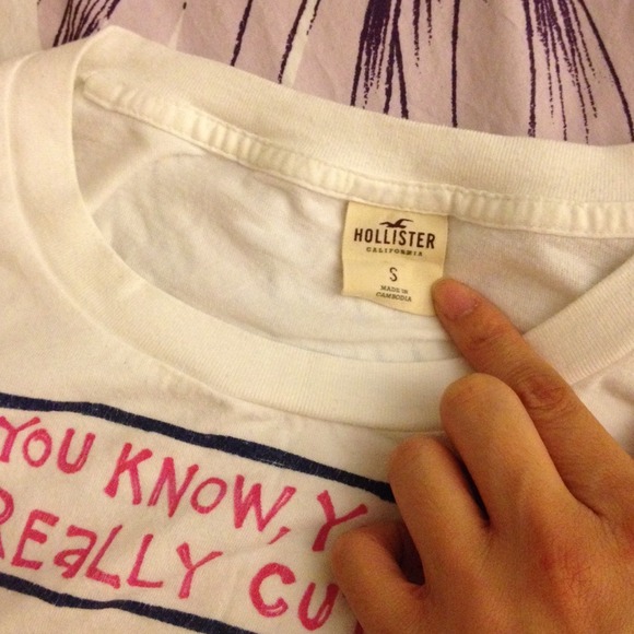 Hollister Tee Shirt - Picture 3 of 3