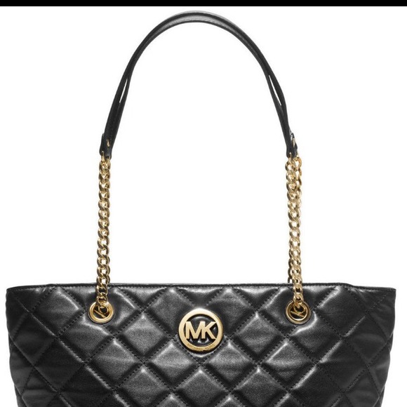 🎉IAM LOOKING FOR THIS MK QUILTED STYLE.🎉