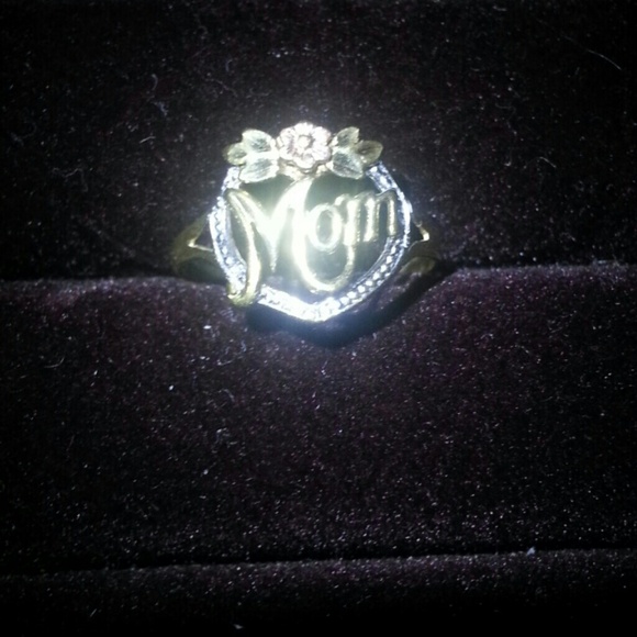 ☆★Bundled☆★ Beautiful MOM ring 10 k.