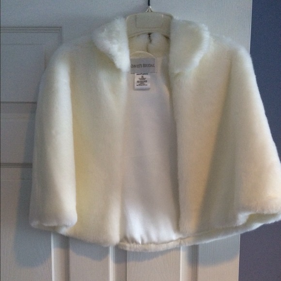 David's Bridal Ivory Faux Fur Capelet / Cape