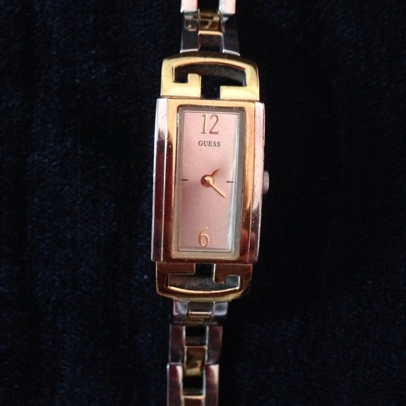 TWO TONED GUESS WATCH ✅Reduced!!👍👍SALE