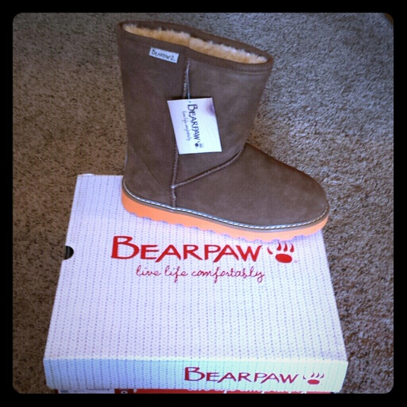 Brand new pair of Bearpaw boots!