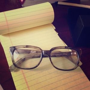 Elizabeth and James , reade glasses