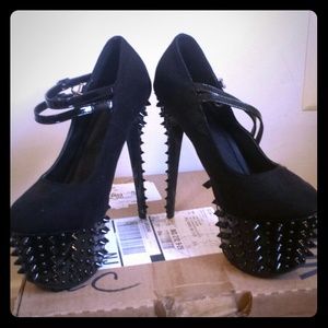Black Spike Pumps