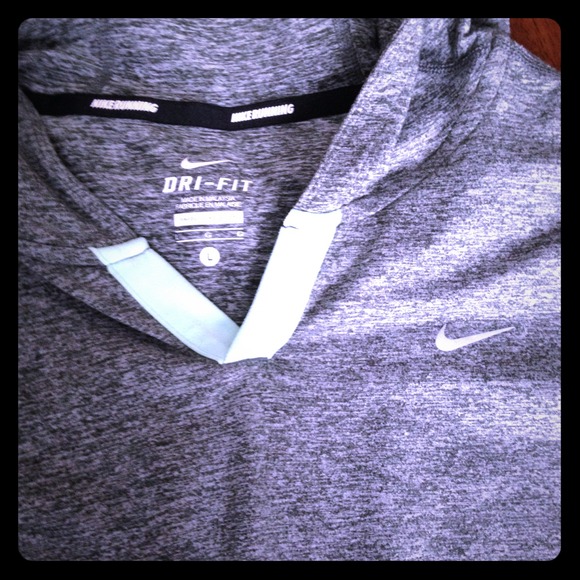 Nike bundle alert - 2 large Nike tops!