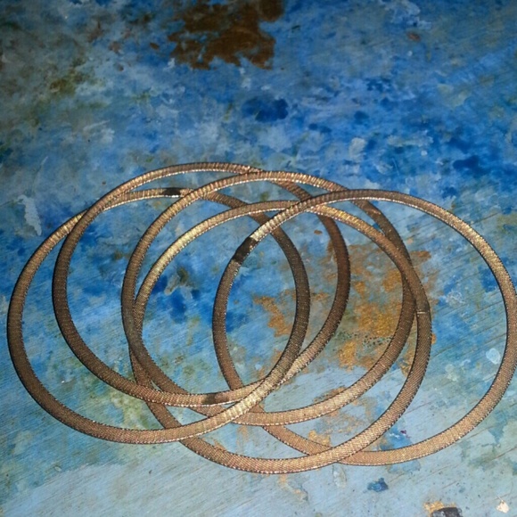 Interlocked gold bracelet