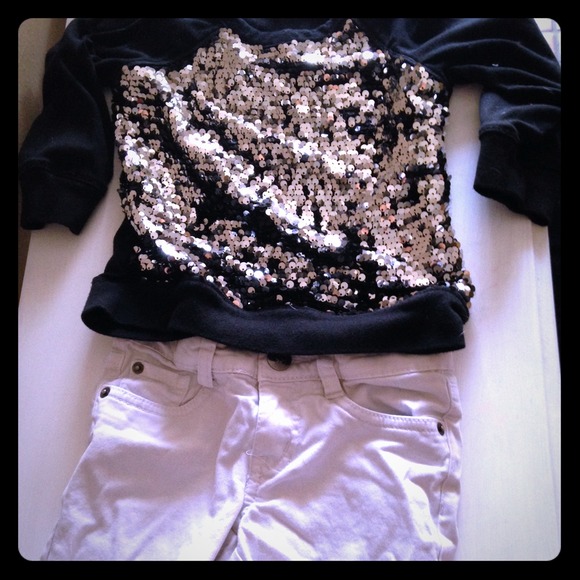 **SOLD**Girls 3/4 sweatshirt and Bermuda shorts