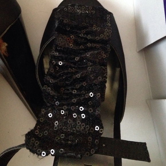 black heel - Picture 2 of 4