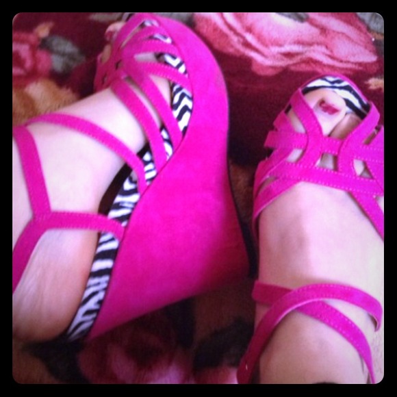 Reduced🍒🍬💕Pink zebra wedge heels