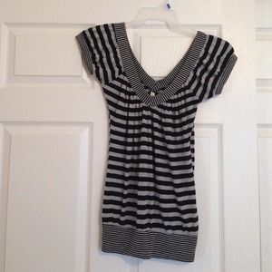 🚫SOLD🚫 Black and grey stripped shirt