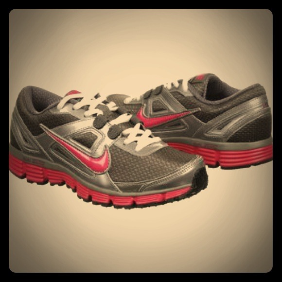 Nike dual fusion. Size 7. Great condition!