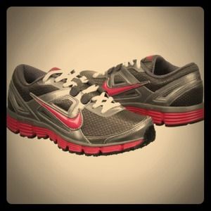 Nike dual fusion. Size 7. Great condition!