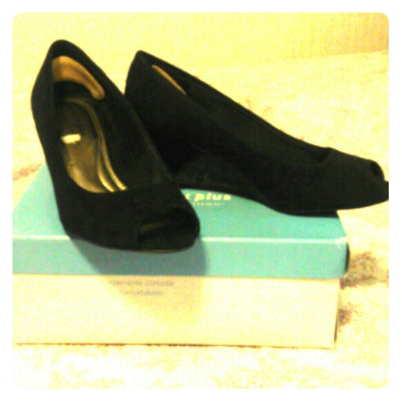 Peep-toe wedge shoes